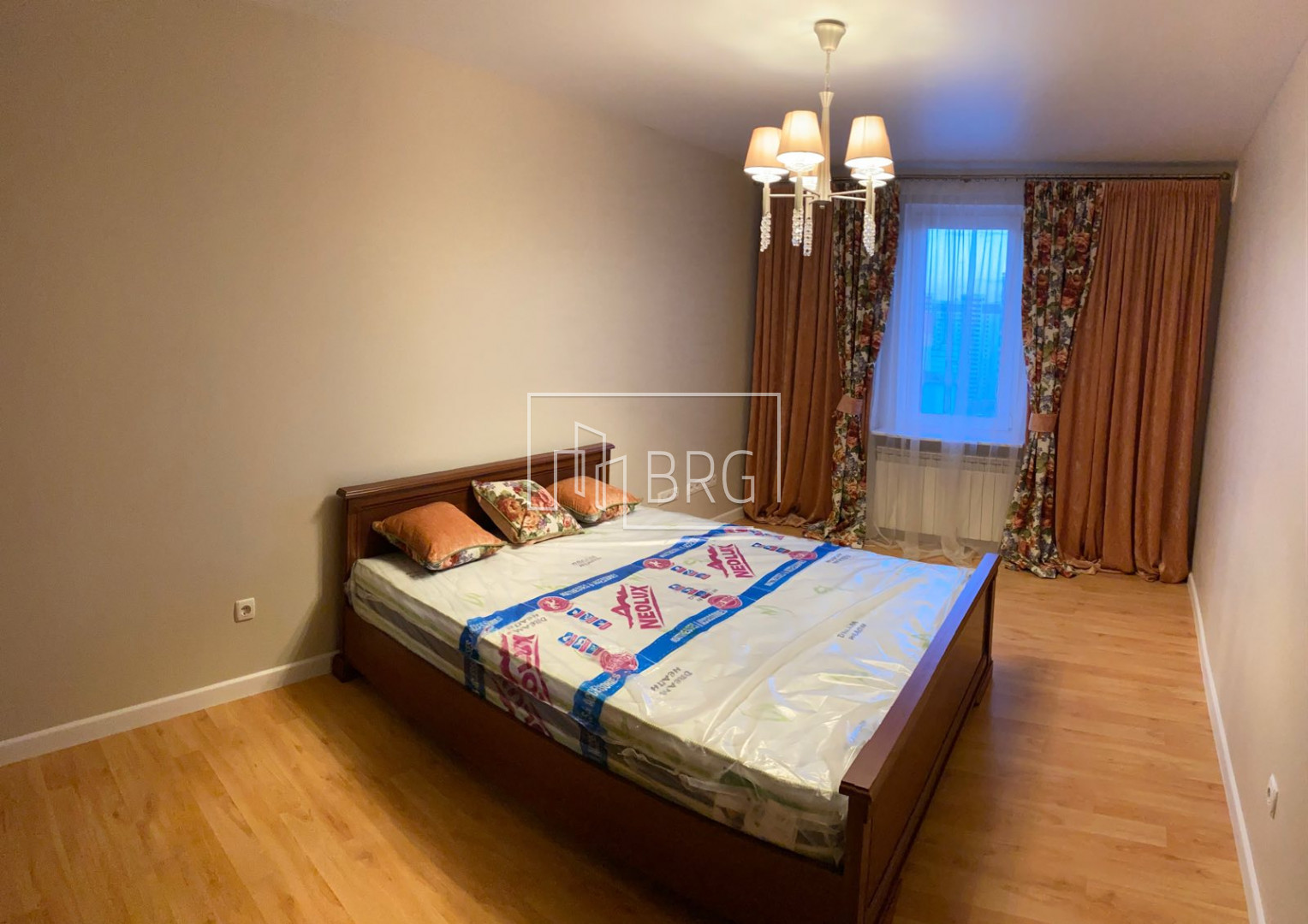 Аренда квартиры 200м 7 комнат в 2-х уровнях . Киев