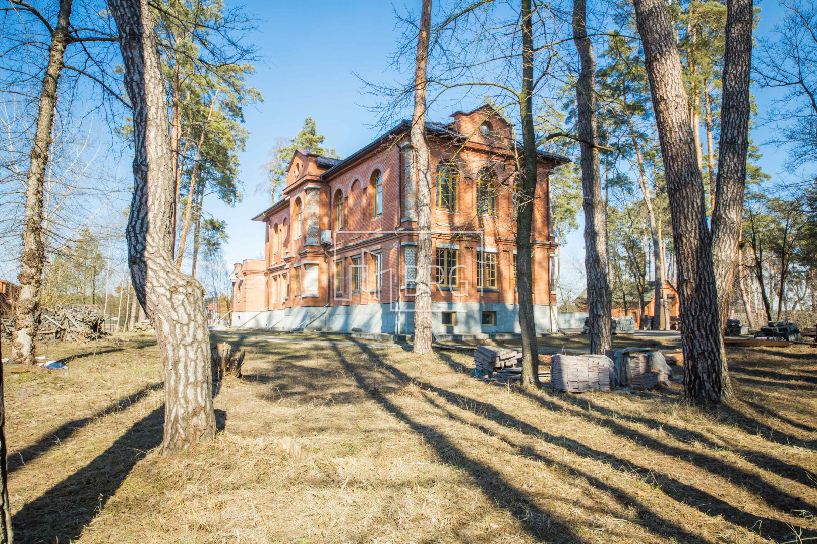 Дом 1300м в лесной зоне с выходом на р.Стугну. Київська обл