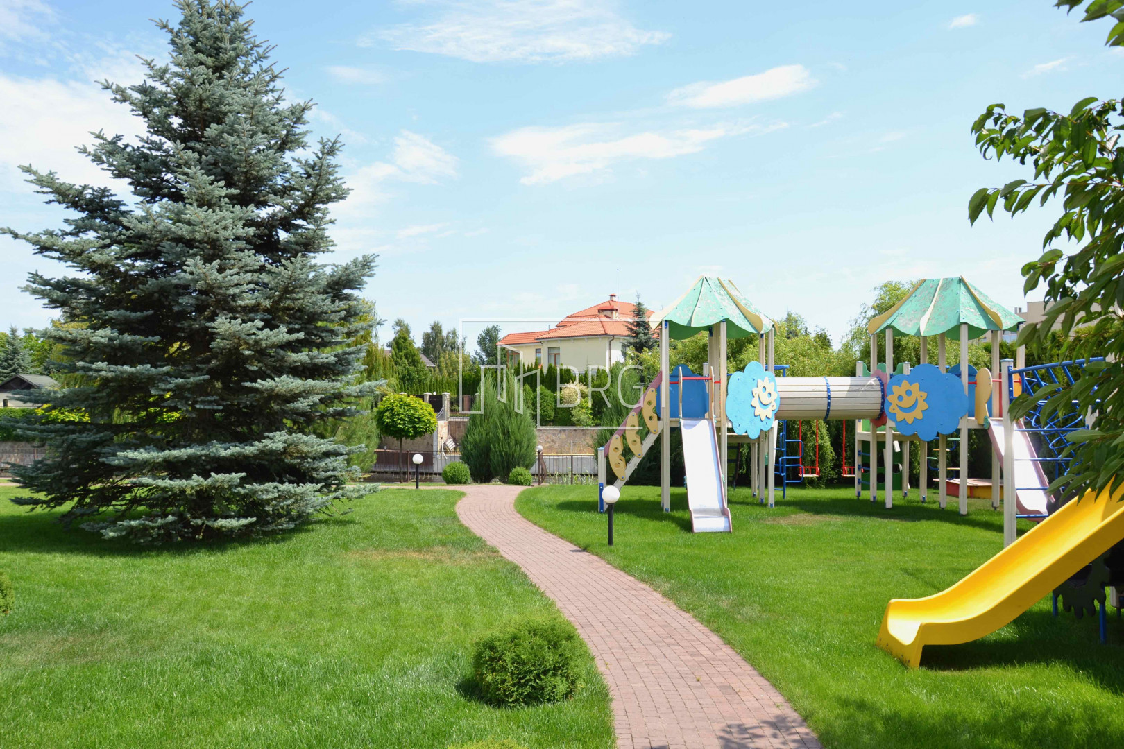 Дом КГ Днипрова хвыля 445м с выходом на р.Днепр . Київська обл