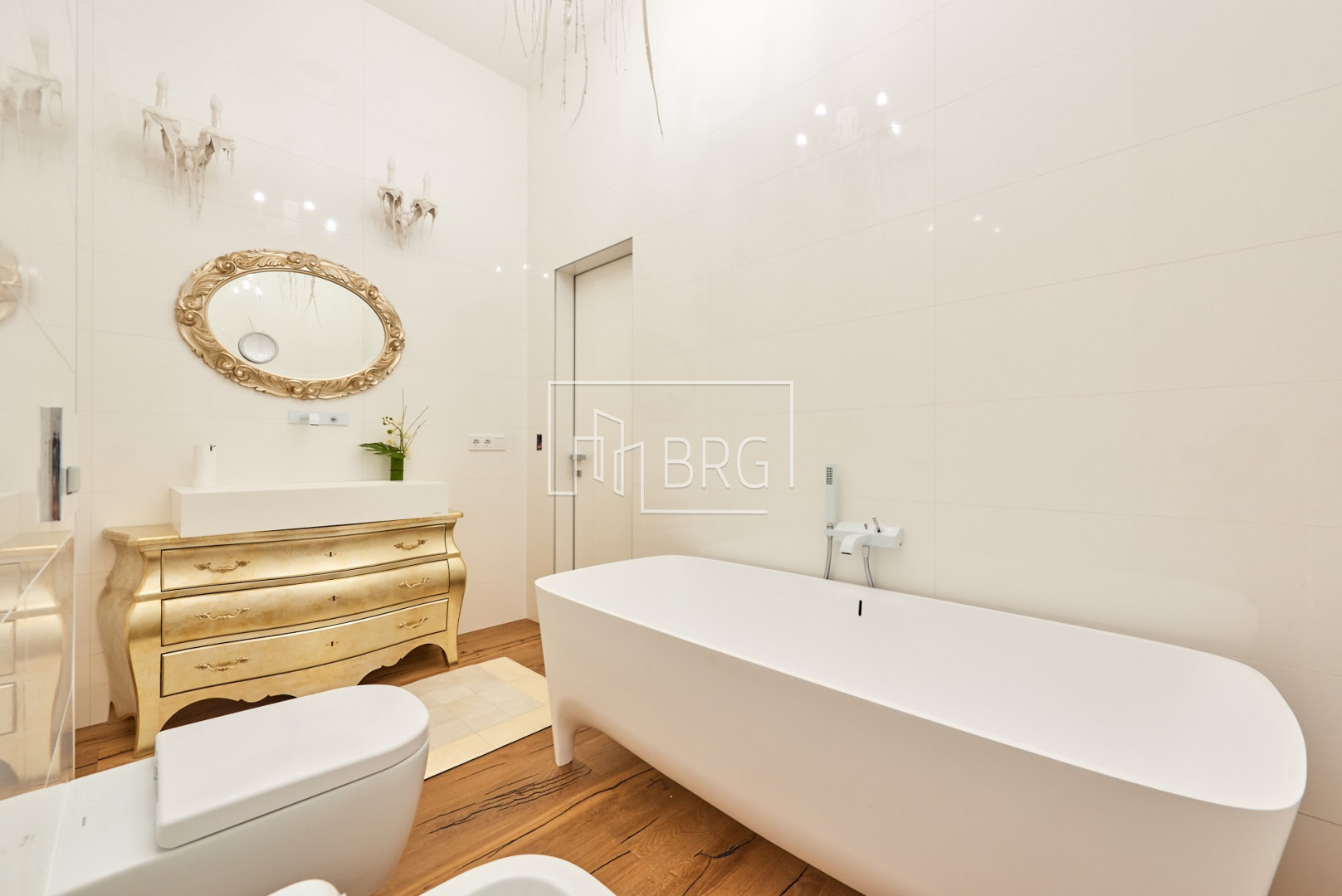 Продажа апартаментов 450м в ЖК Jardan Le Roi с видом на Ботанический сад. Київ