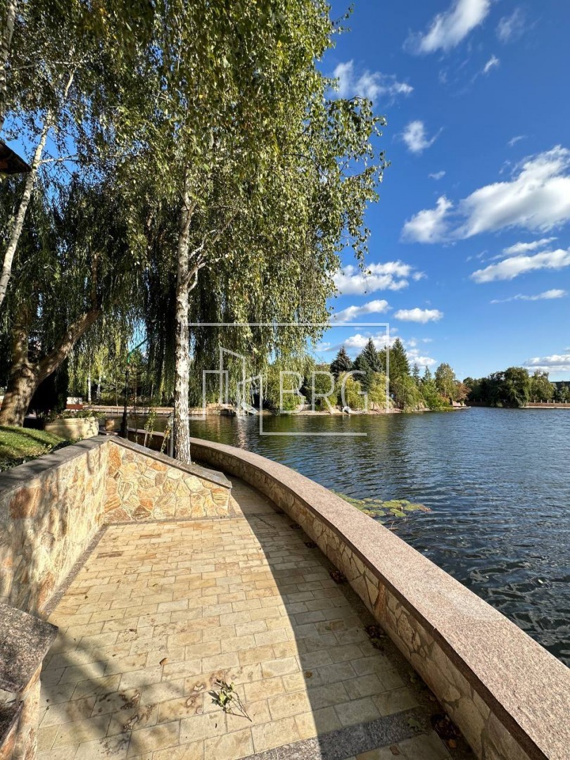 Дом 700м с выходом на воду коттеджный городок Козин. Київська обл