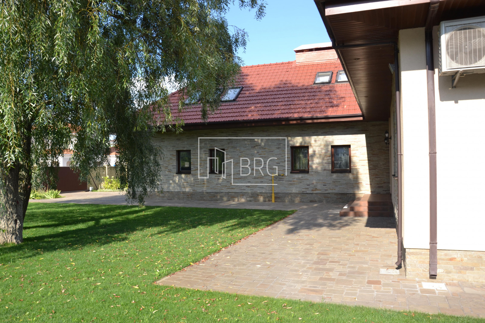 Дом КГ Днипрова хвыля 550м с бассейном. Київська обл