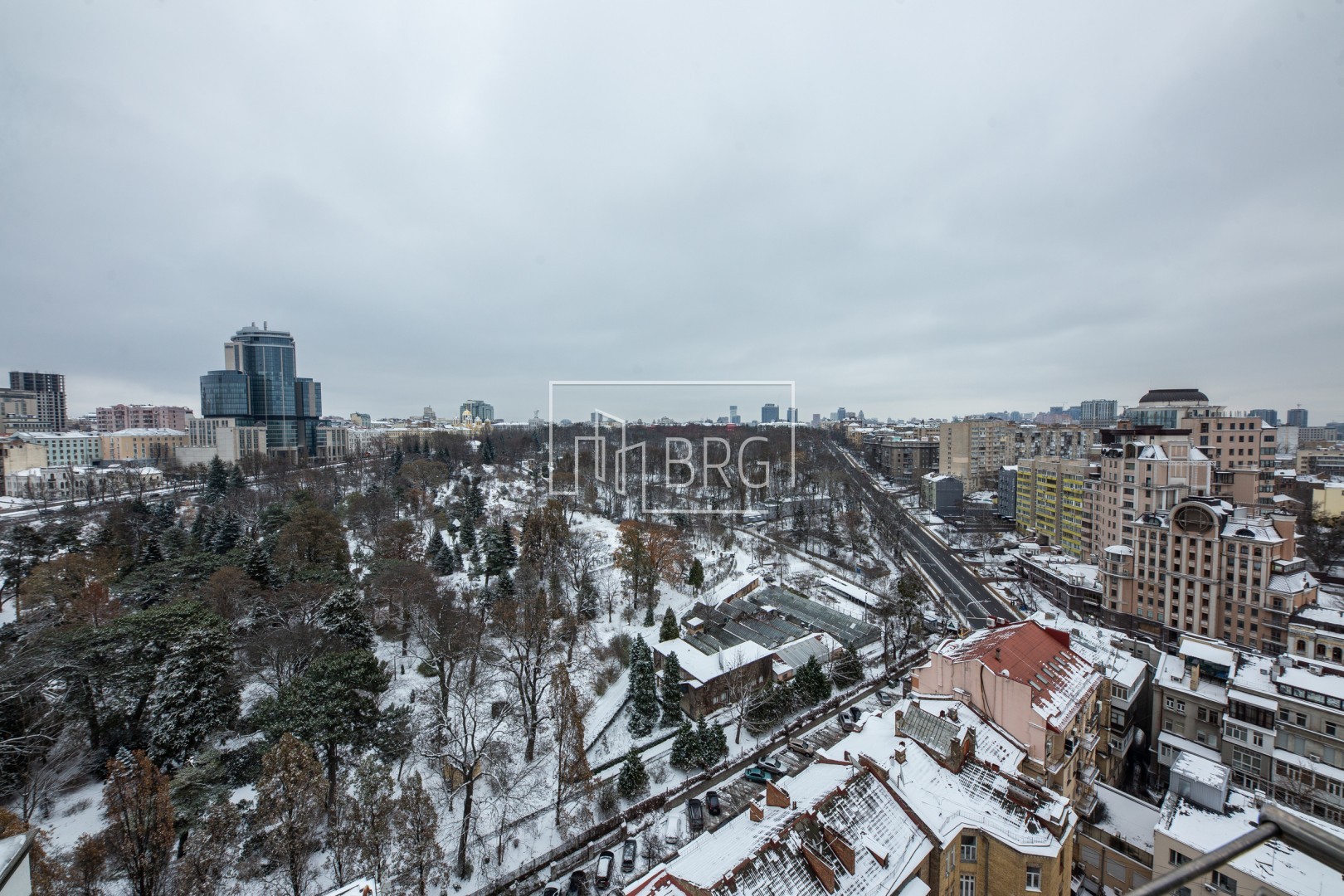 Пентхаус в двух уровнях с видом на Ботанический сад им.Фомина. Київ