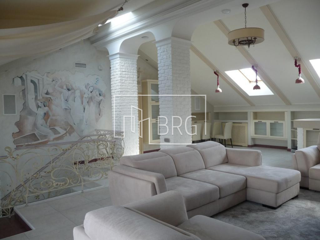 Кваритира 5 комнат в 2-х уровнях в центре Киева. Київ