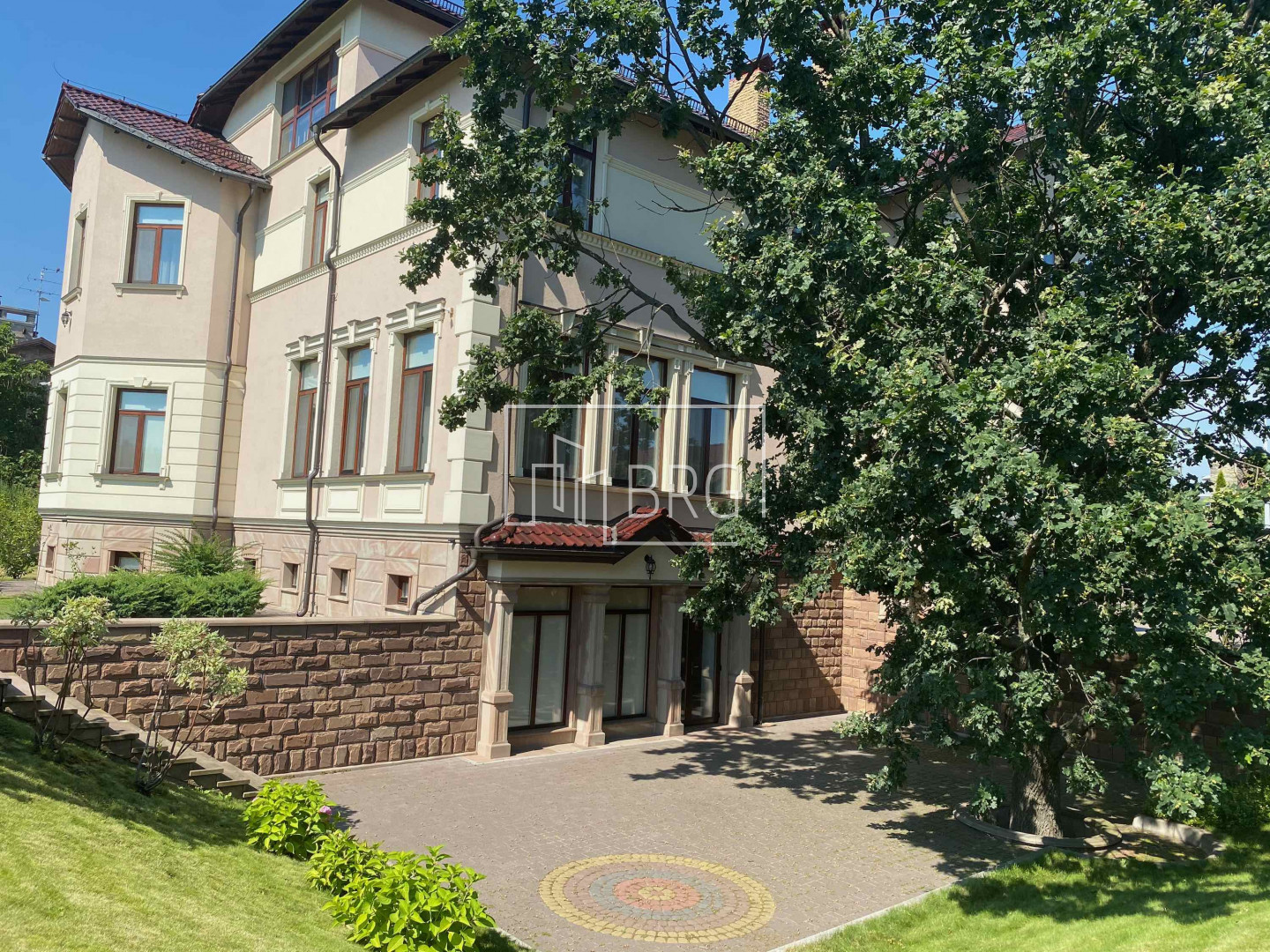 Дом в коттеджном городке 920м с выходом на Днепр. Київська обл
