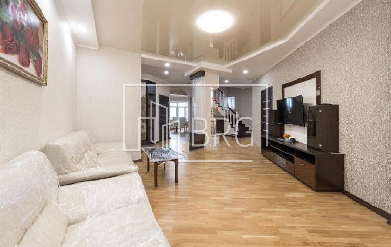 Продажа пентхауса в 3-х уровнях центр Киева. Київ