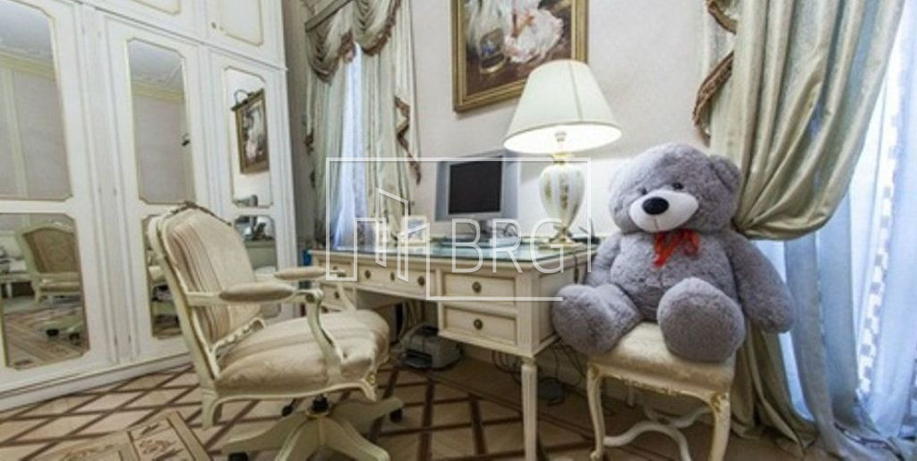 5-и комнатная квартира в центре Киева на Жилянской. Киев