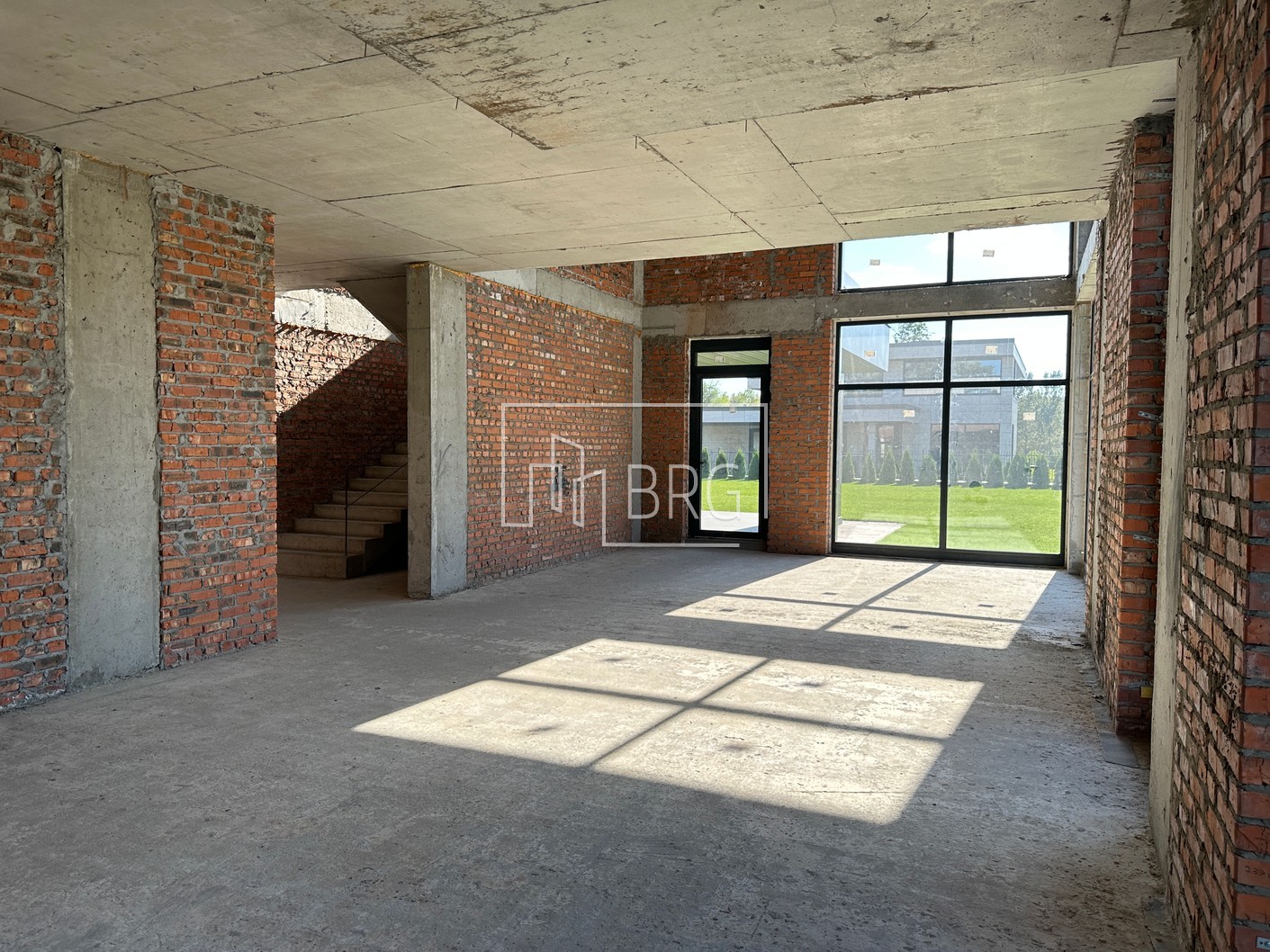 Дом 295.07м у реки в коттеджном городке Дамба Конча-Заспа. Київська обл