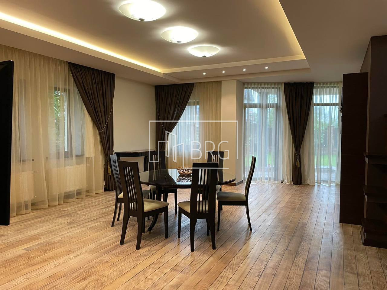 Дом 360м с бассейном с.Рудыки. Київська обл