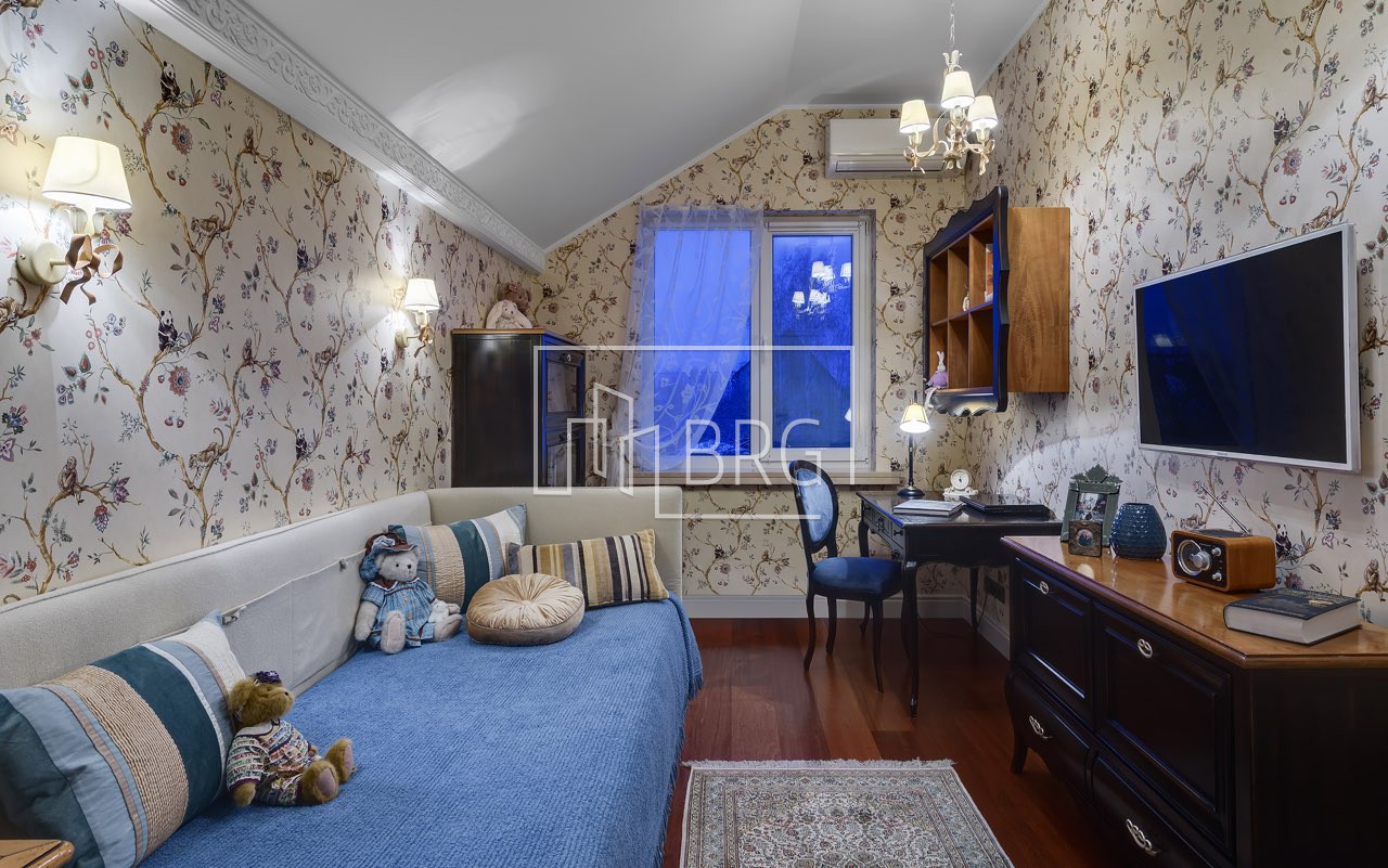 Дом 250м с открытым бассейном в Таценках. Киевская обл