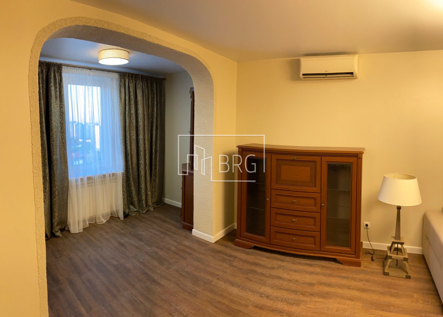 Аренда квартиры 200м 7 комнат в 2-х уровнях . Киев