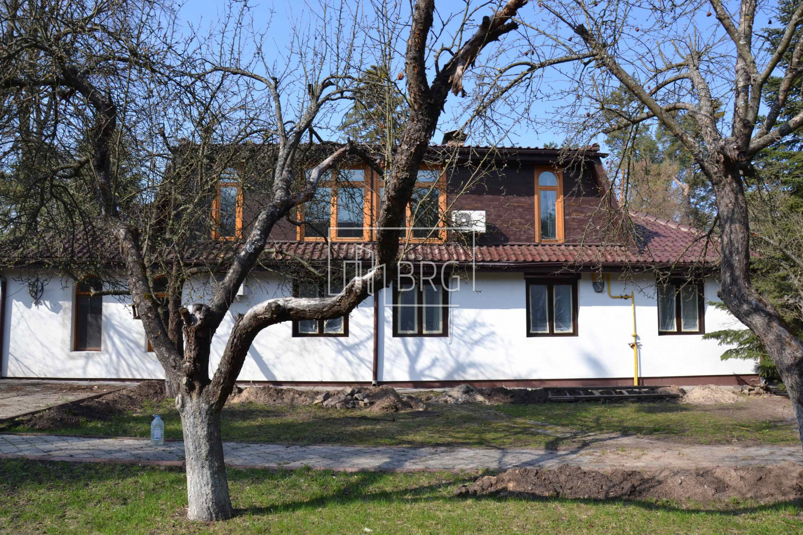 Дом 240м КГ Конча Озерная Писательский . Київська обл