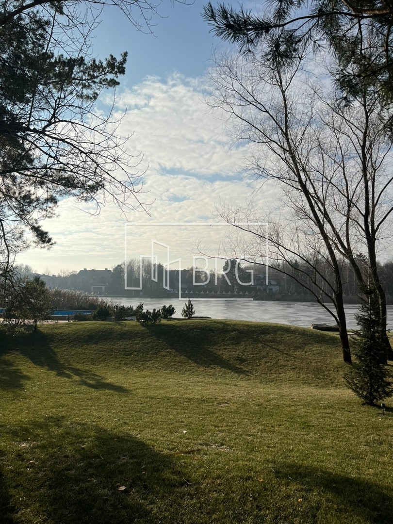 Дом 460м в коттеджном городке с выходом на реку Конча-Заспа. Київська обл