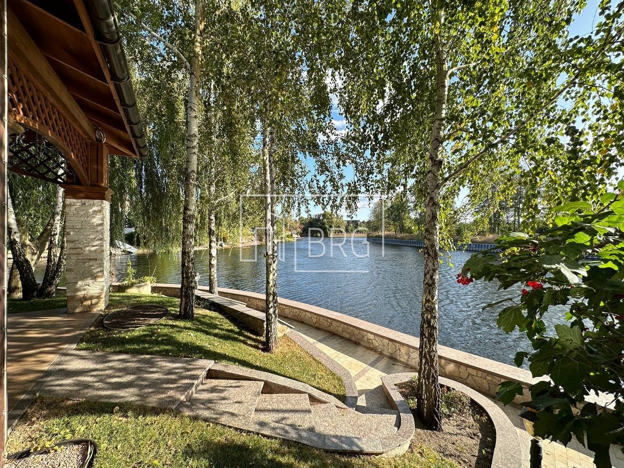 Дом 700м с выходом на воду коттеджный городок Козин. Київська обл