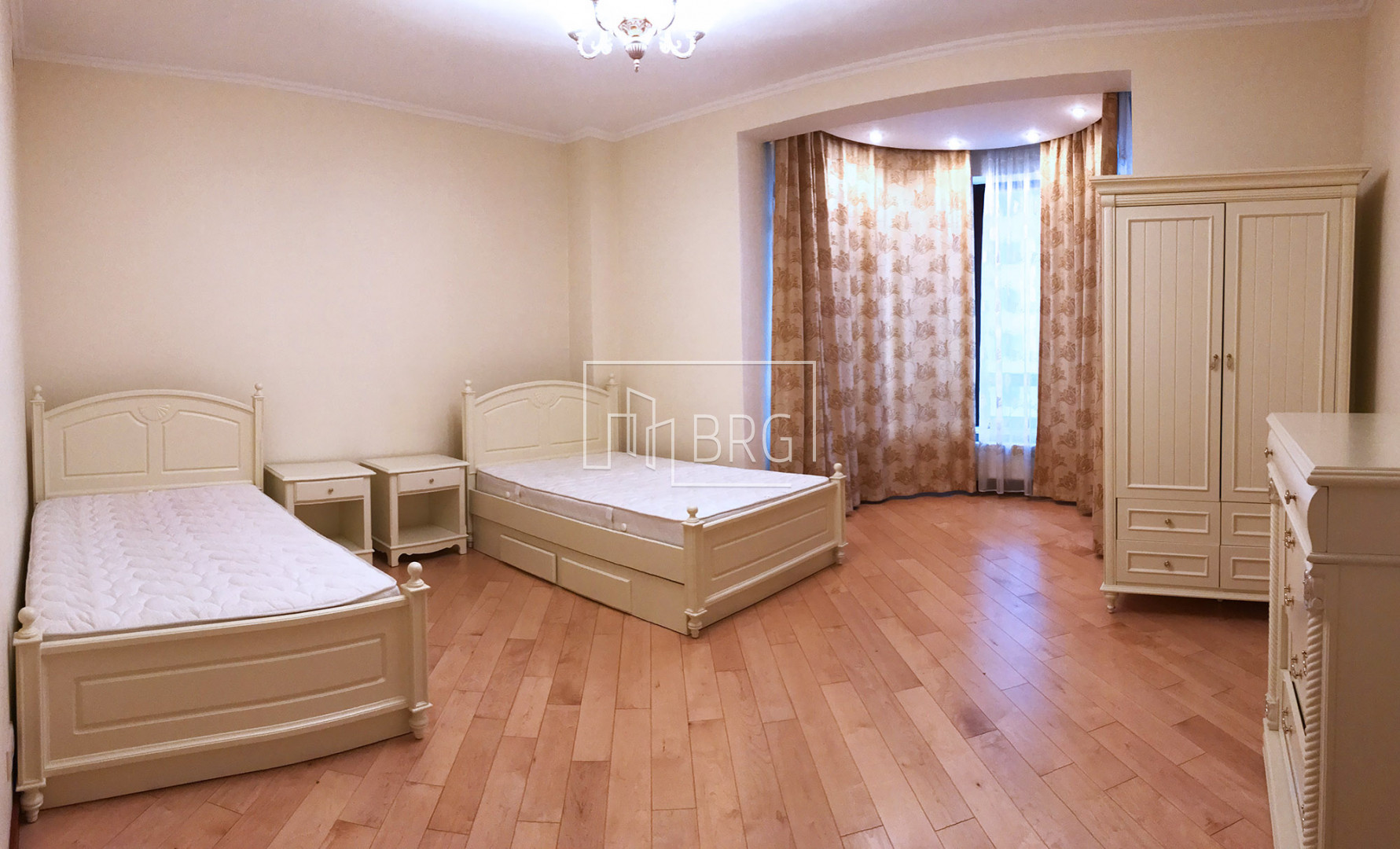 Аренда 4-х комнатной квартиры 200м Печерский р-н. Київ