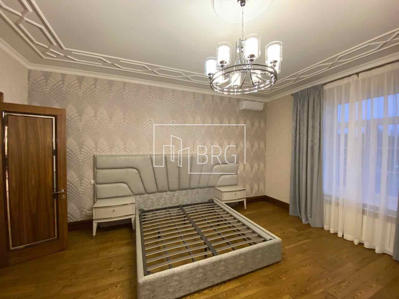 Дом 400м с выходом на воду Козин Конча-Заспа. Київська обл