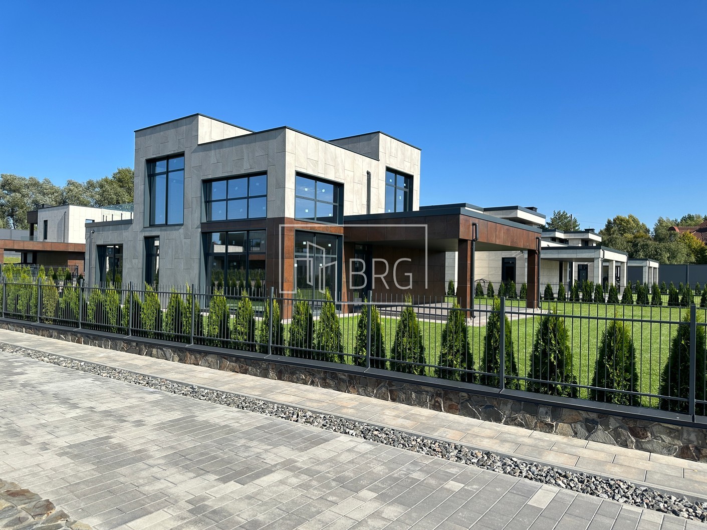 Дом 295.07м у реки в коттеджном городке Дамба Конча-Заспа. Київська обл