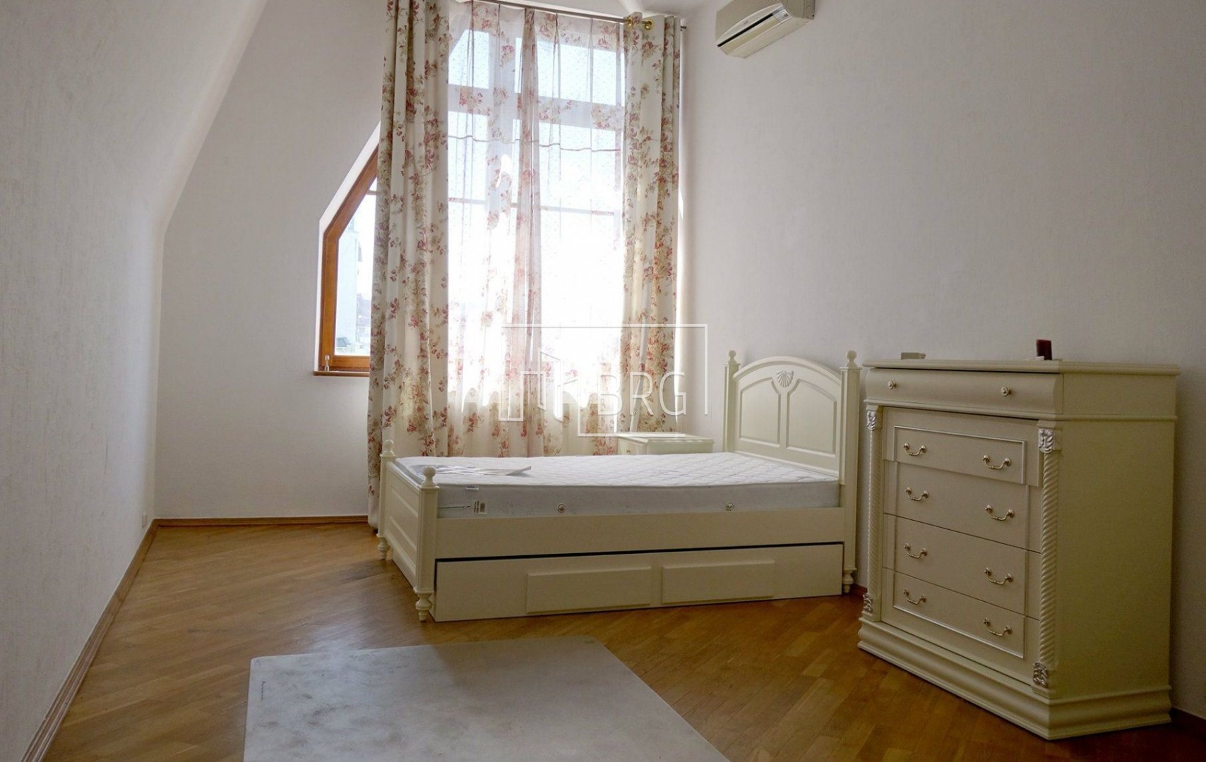 Квартира 260м в 2-х уровнях Шевченковский р-н. Київ