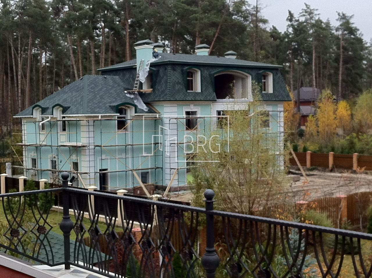 Дом 600м с соснами на территории в Романкове . Київська обл