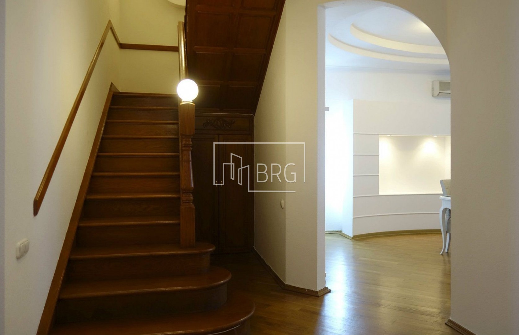 Квартира 260м в 2-х уровнях Шевченковский р-н. Київ