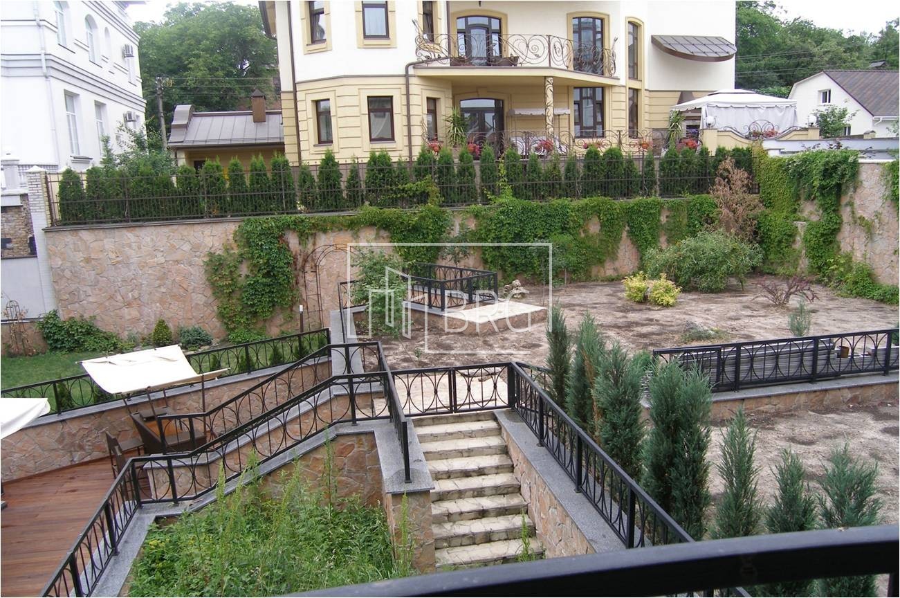 Таунхаус 264м в Царском селе Печерский р-н. Киев