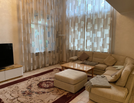Дом КГ Золотые ворота 570м . Київська обл