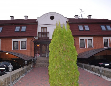 Дом 240 м2 в пгт Козин, Обуховский район. Київська обл