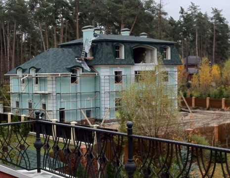 Дом 600м с соснами на территории в Романкове . Київська обл