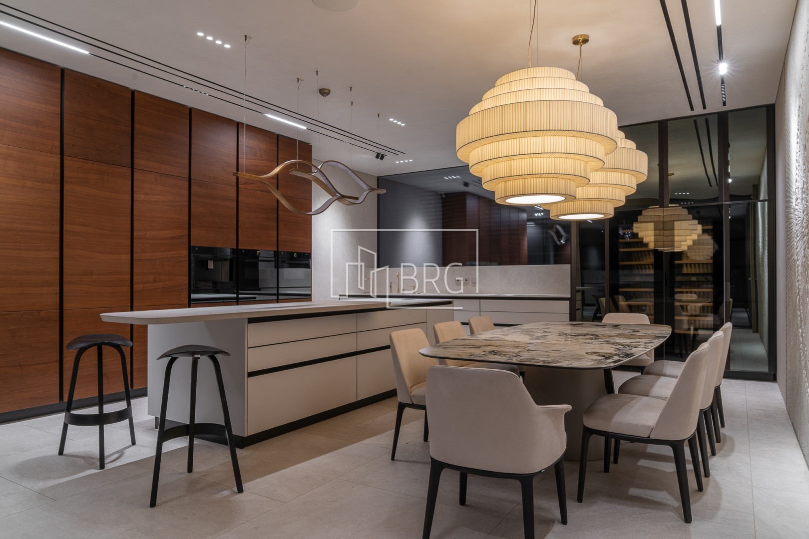 Дом 305м с бассейном Плюты Конча-Заспа. Київська обл