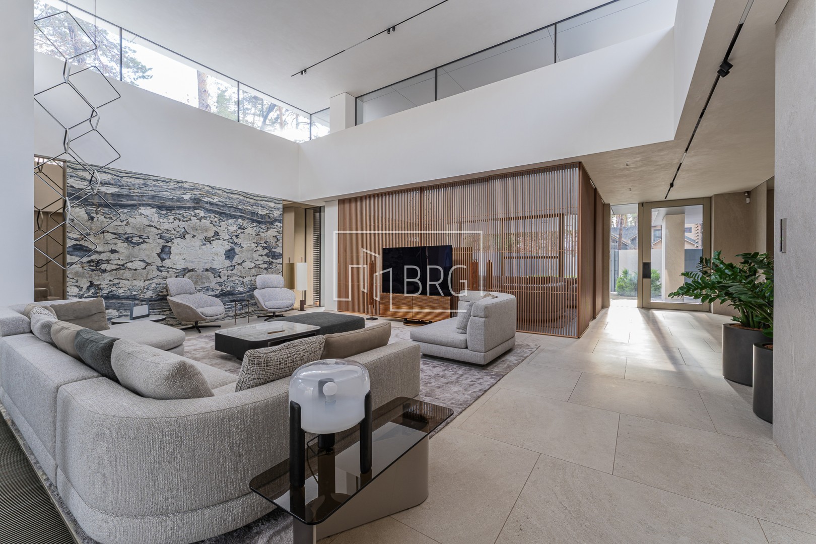 Дом 305м с бассейном Плюты Конча-Заспа. Київська обл