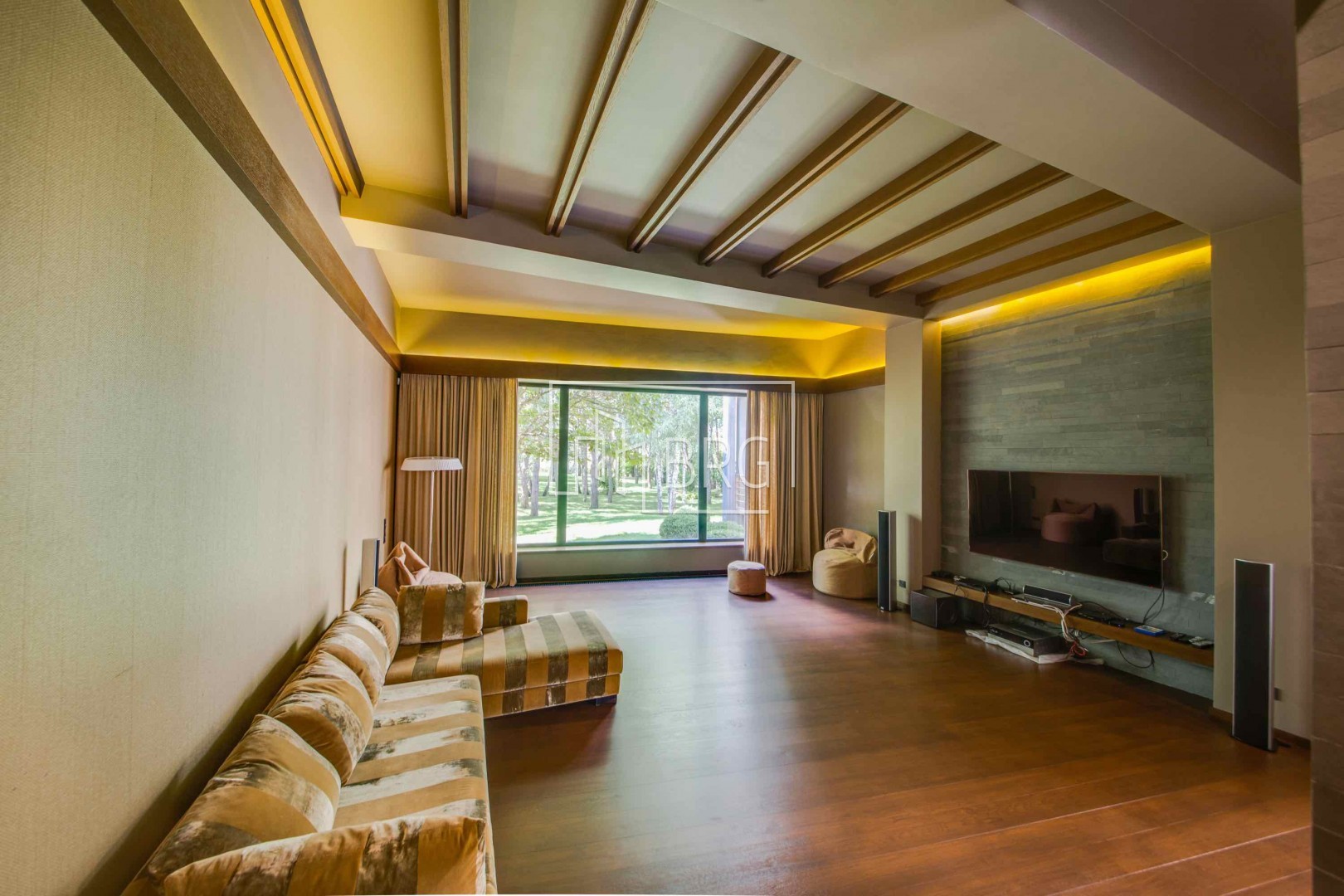 Дом 420м выход на Козинку Конча-Заспа. Київська обл