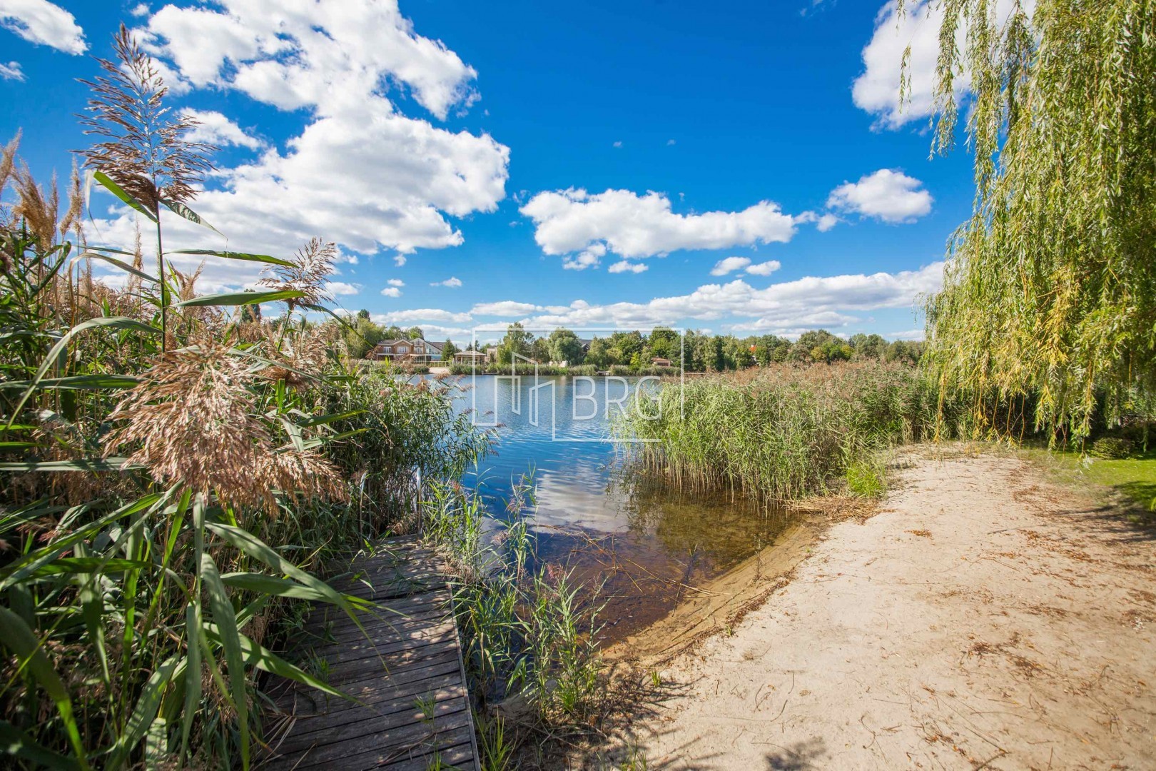 Дом 420м выход на Козинку Конча-Заспа. Київська обл