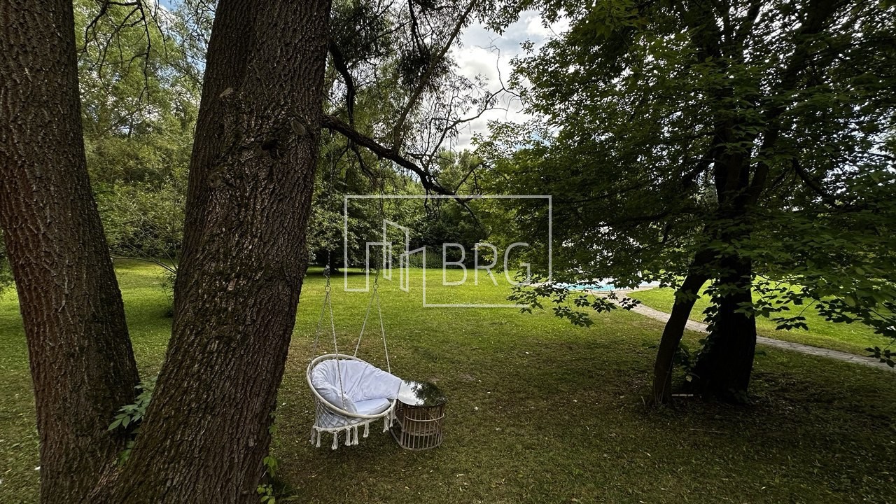 Дом 900м в Викторианском стиле Ходосеевка. Київська обл