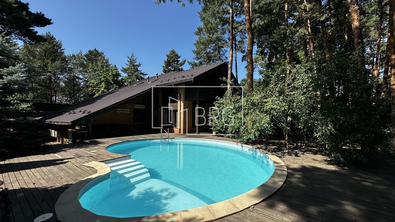 Аренда дома 400м Пятихатки с бассейном в сосновом лесу. Київська обл