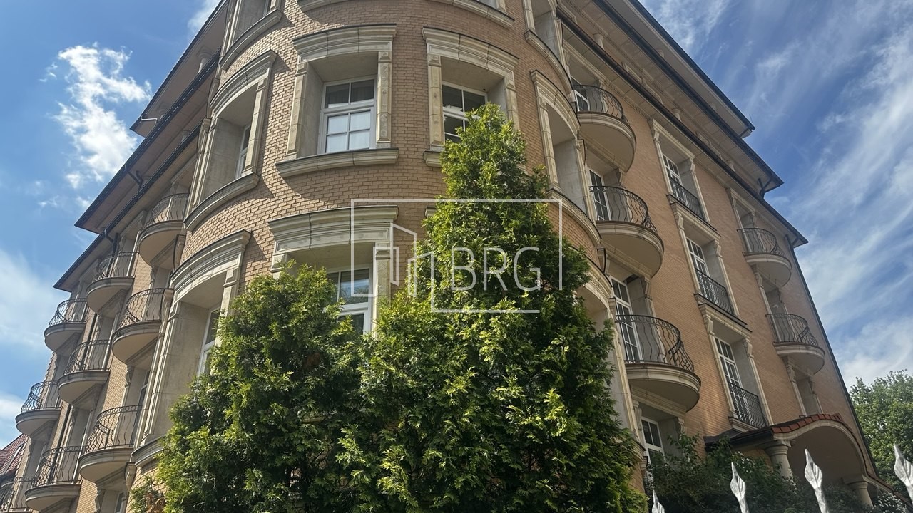 Пентхаус с терассой и видом на Ботанический сад Печерск. Київ