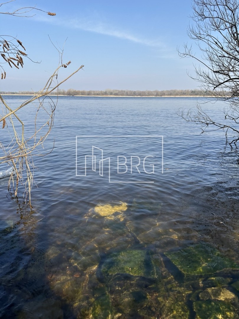 Особняк 1000м с выходом на Днепр коттеджный городок Дамба начало. Київська обл