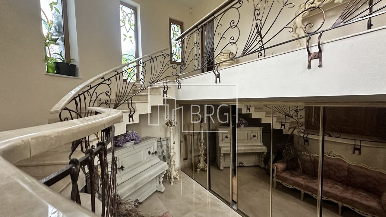 Дом 350м КГ Мистецтво с выходом к озеру. Київська обл