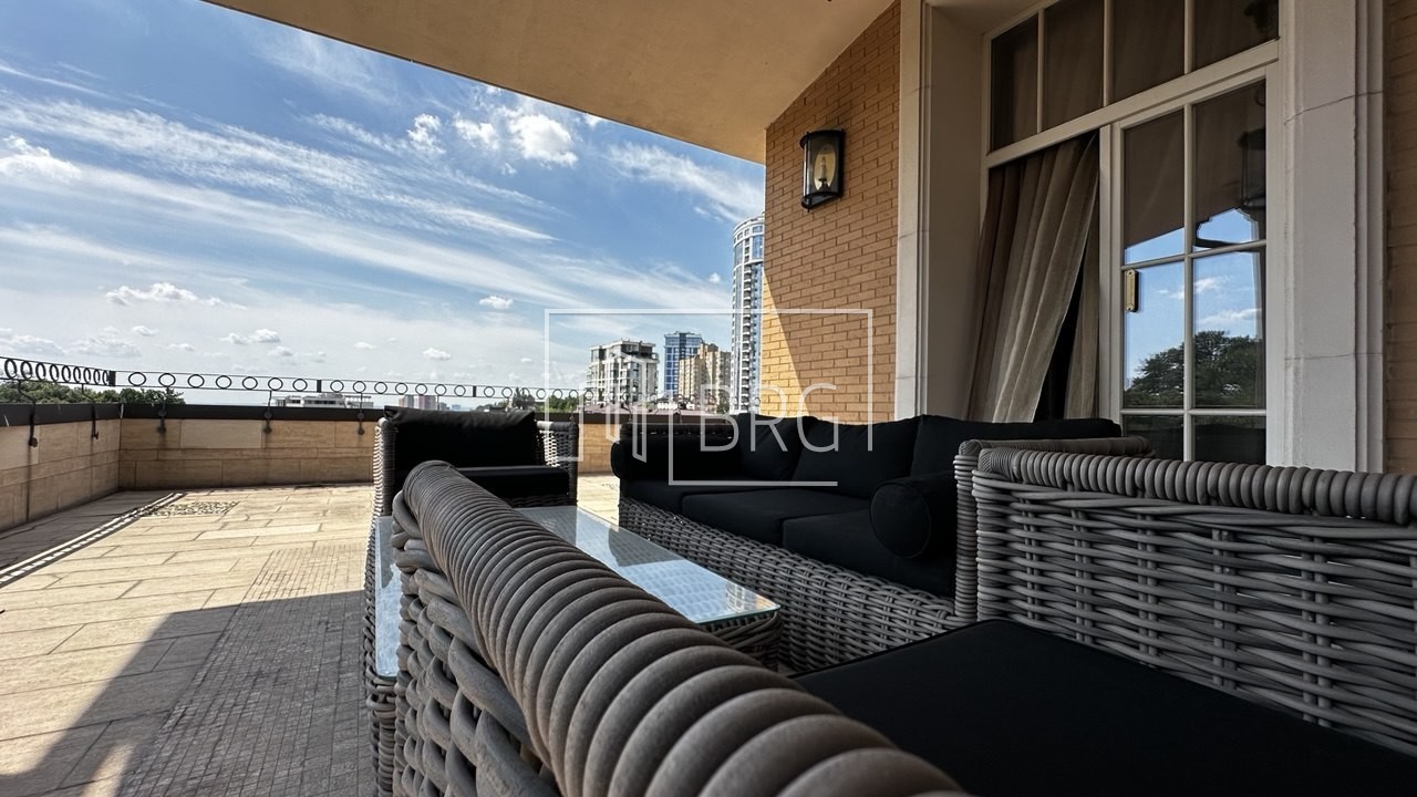 Пентхаус с терассой и видом на Ботанический сад Печерск. Київ