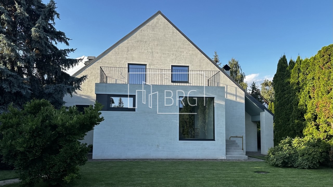 Новый современный дом 330м с бассейном КГ Золотые ворота. Київська обл