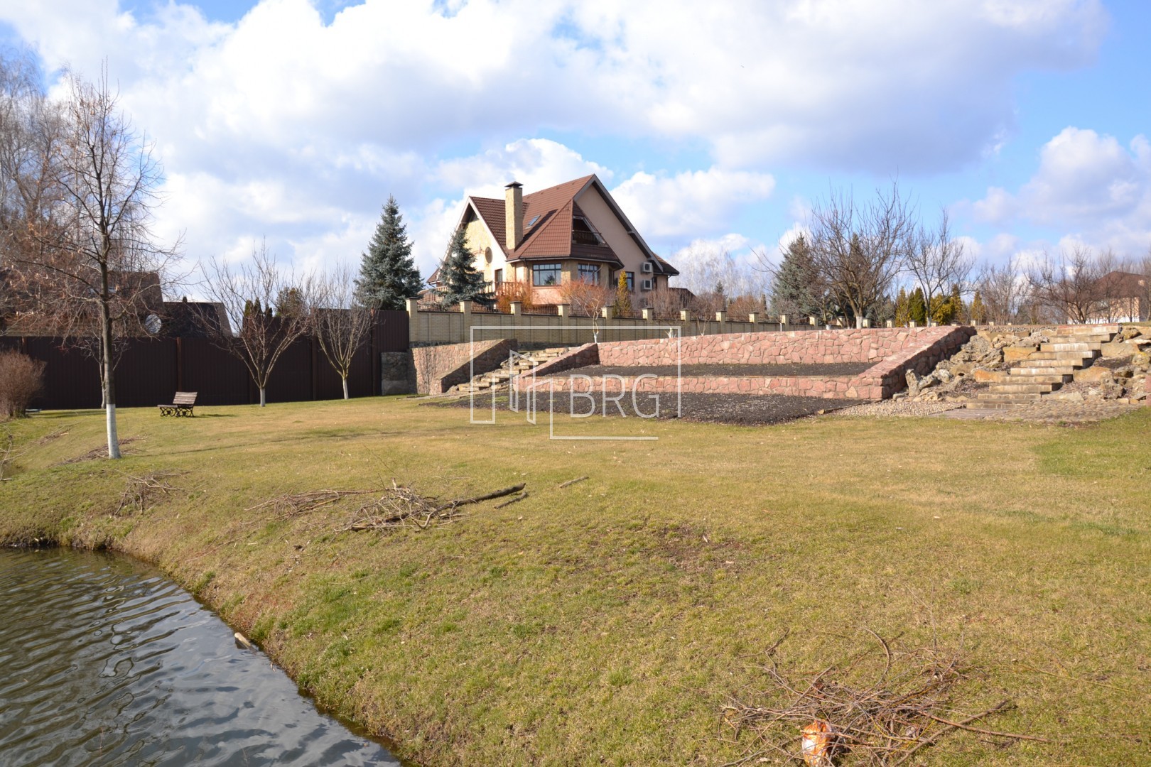 Дом 400м КГ Конча Озерная начало Дамбы с выходом на р.Козинку. Київська обл