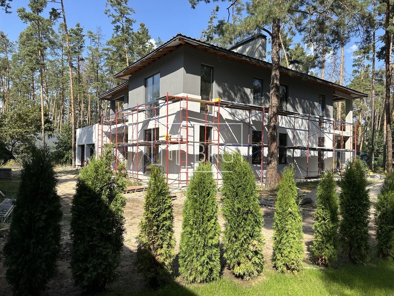 Новый дом 334м в сосновом лесу Плюты. Київська обл