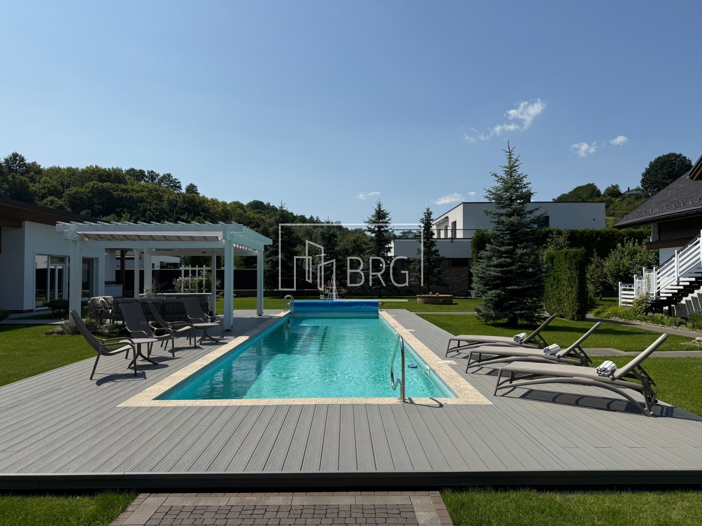 Дом 470 с бассейном Лесники. Київська обл