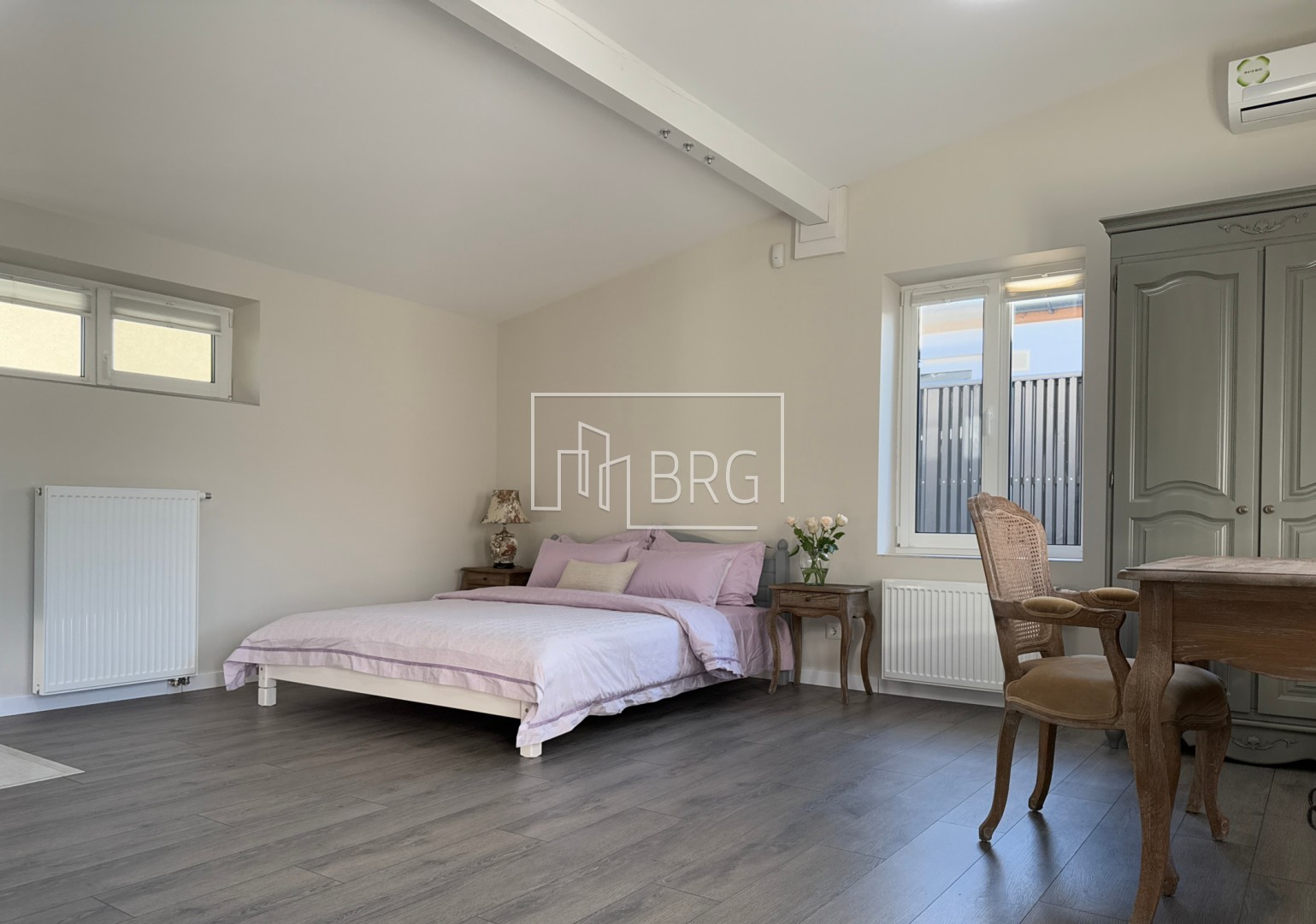 Дом 470 с бассейном Лесники. Київська обл