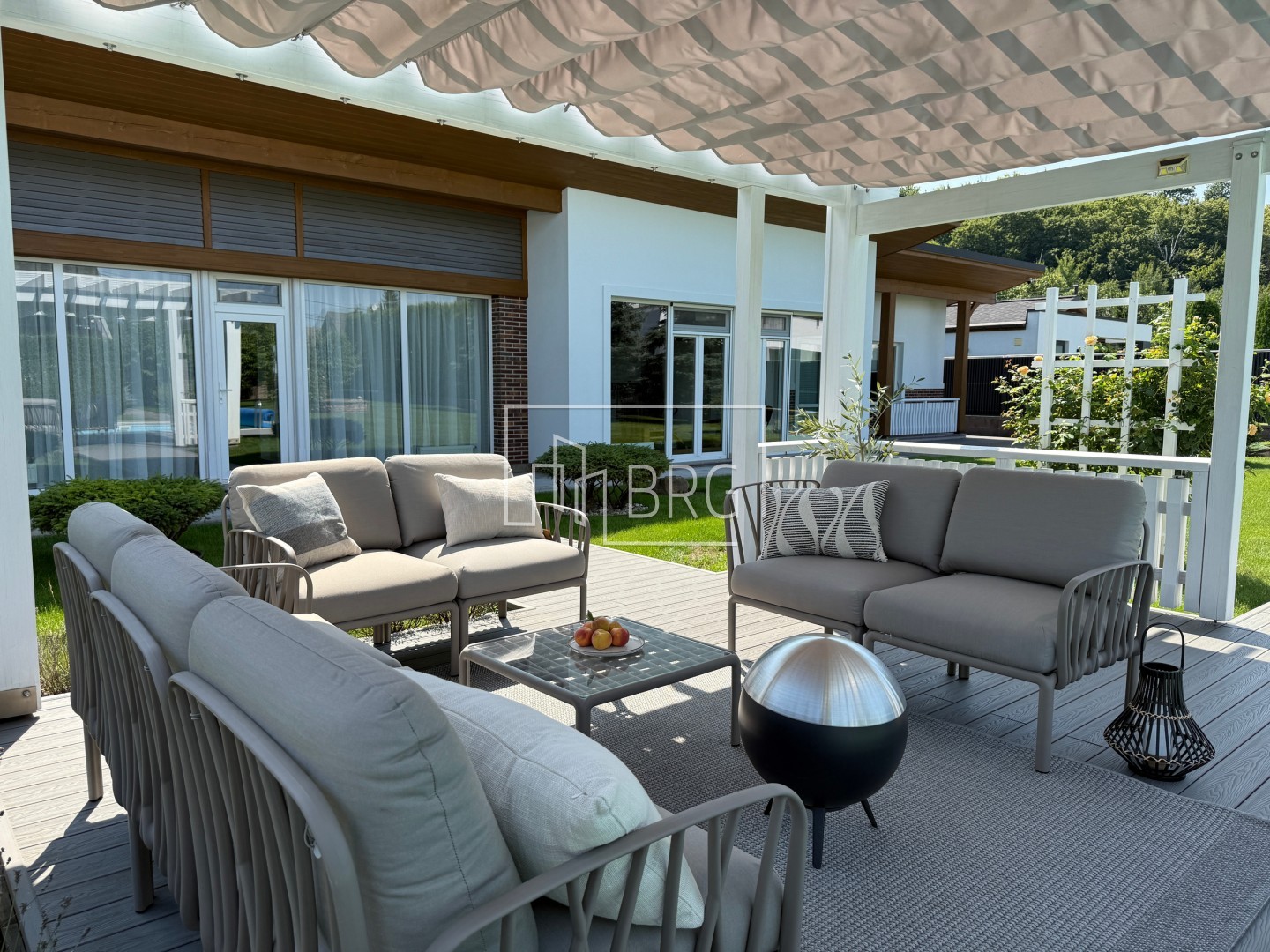 Дом 470 с бассейном Лесники. Київська обл