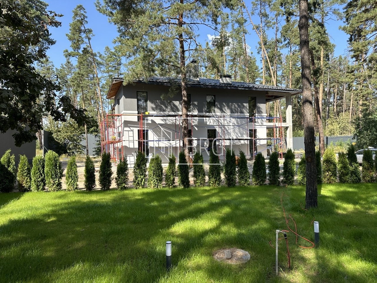 Новый дом 334м в сосновом лесу Плюты. Київська обл