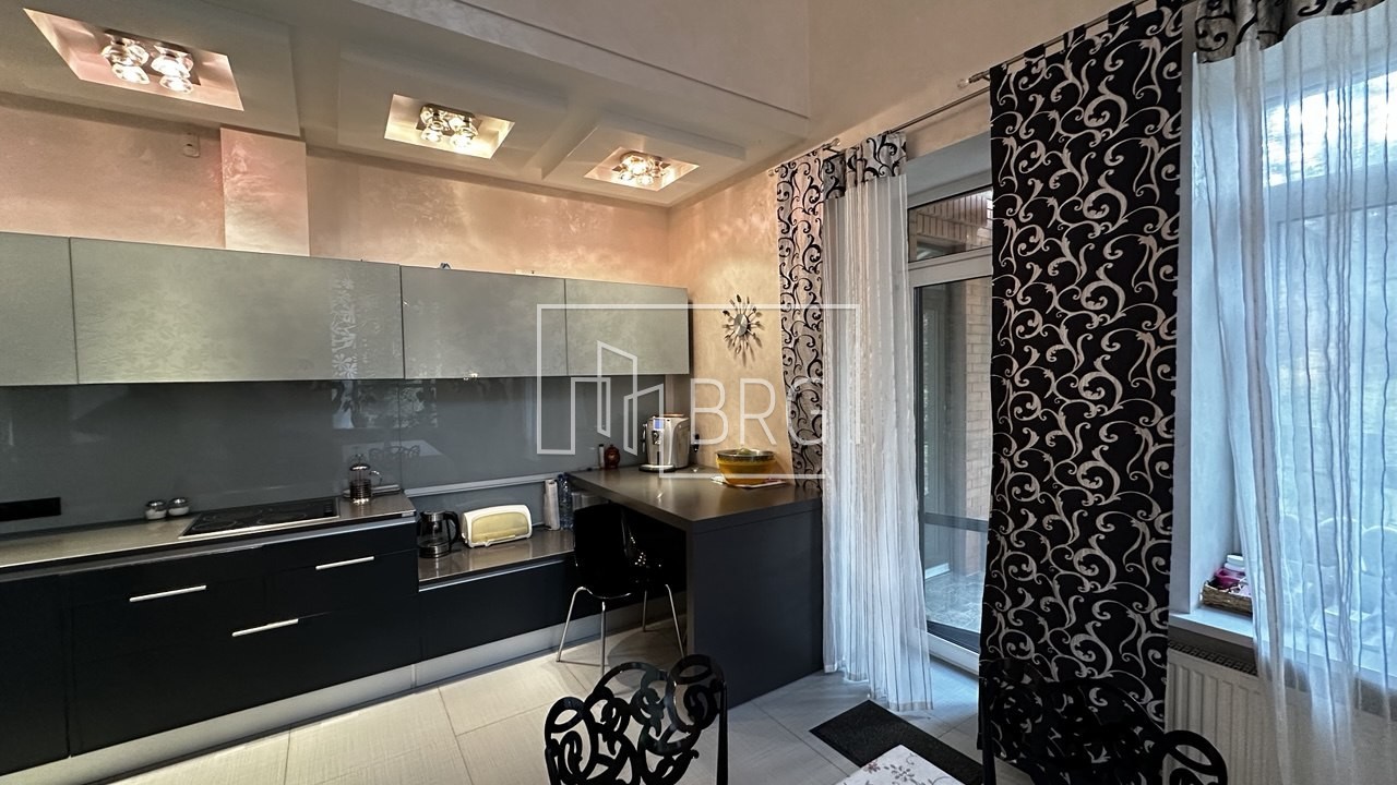 Дом 700м в сосновом лесу Пятихатки Козин. Київська обл