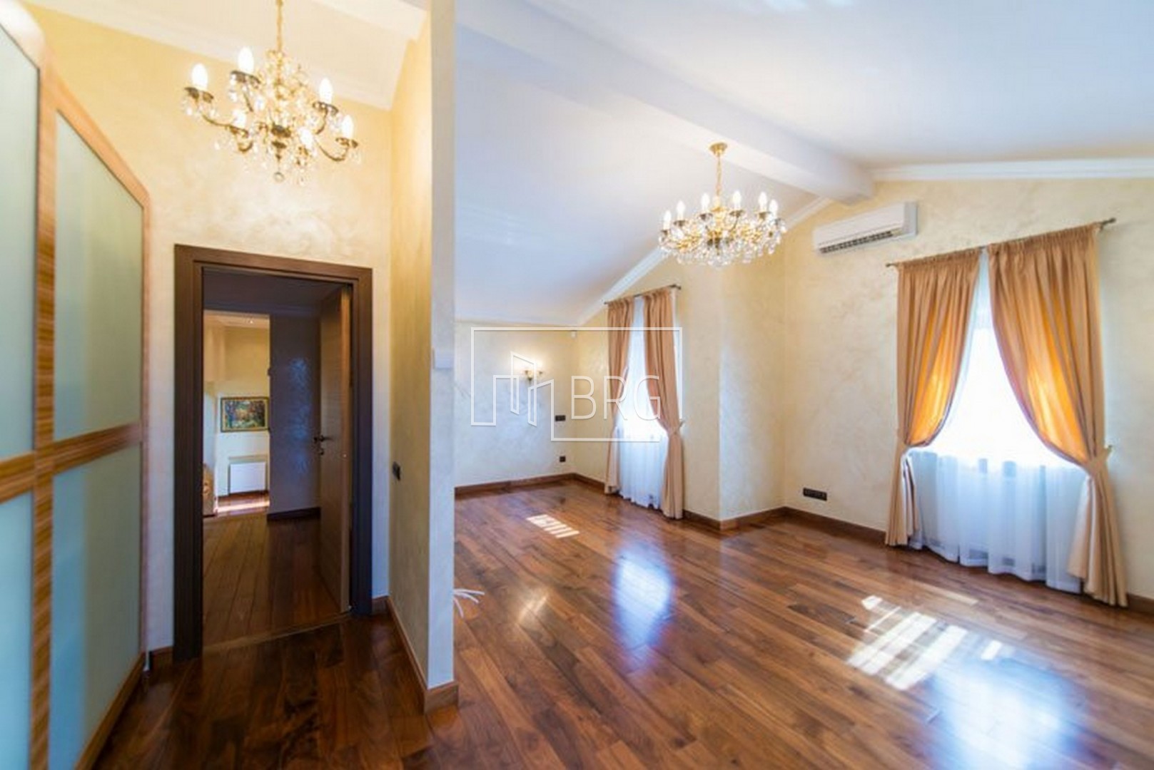 Дом КГ Днипрова хвыля 815м с выходом на Днепр. Київська обл