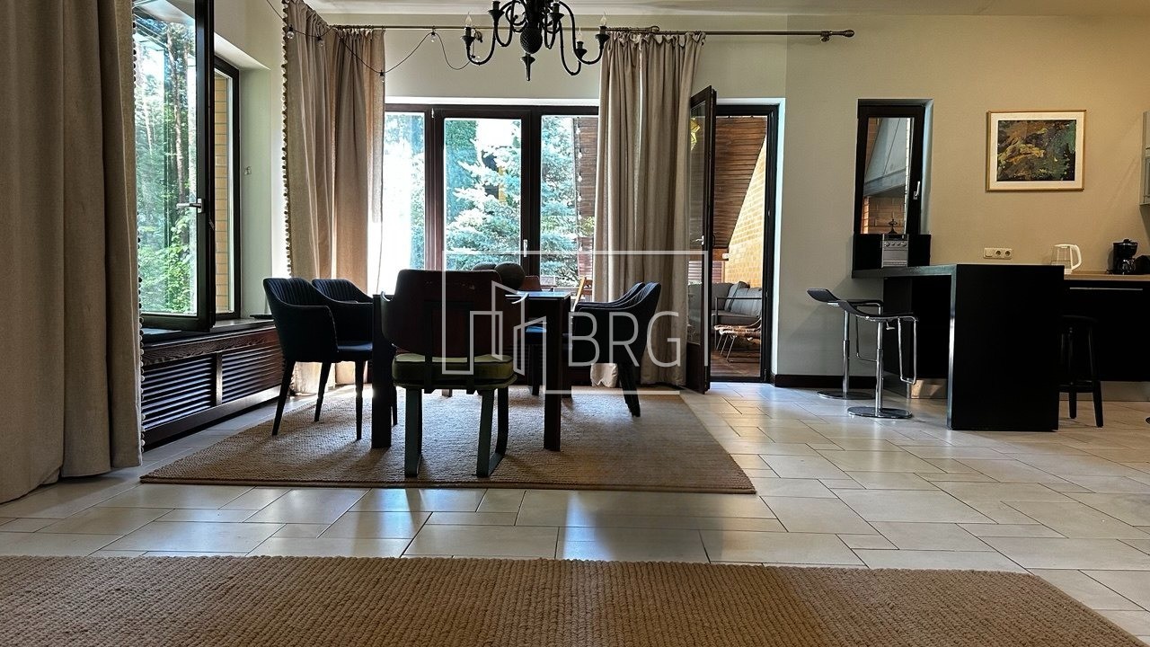 Аренда дома 400м Пятихатки с бассейном в сосновом лесу. Київська обл