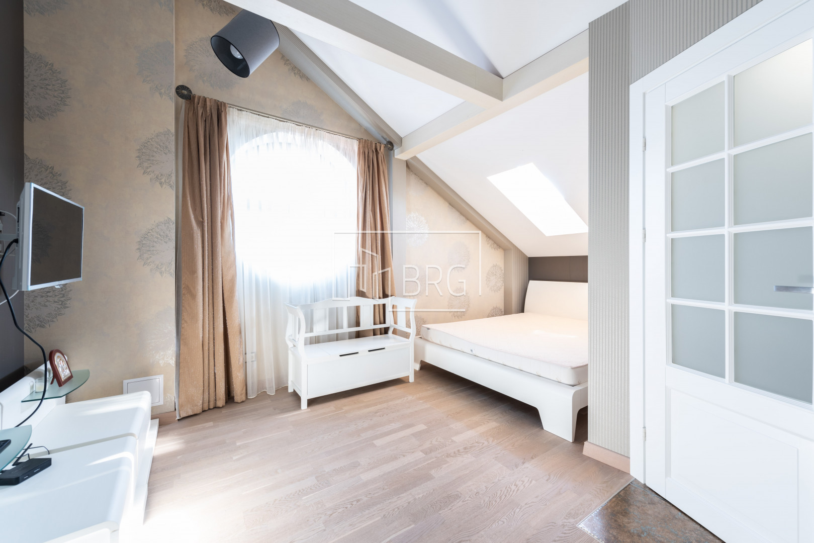 Дом 400м в Рудыках . Київська обл