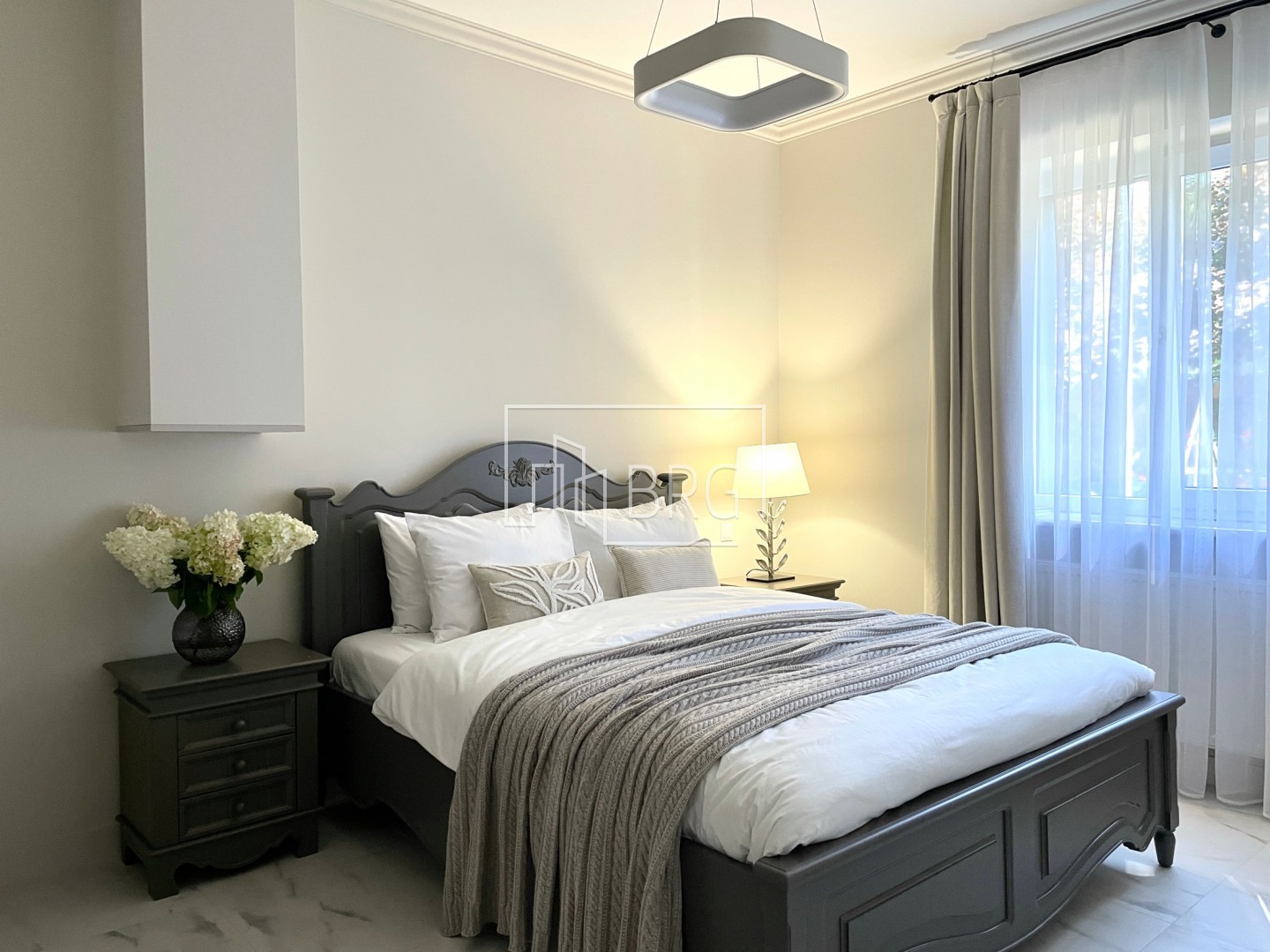 Дом 470 с бассейном Лесники. Київська обл